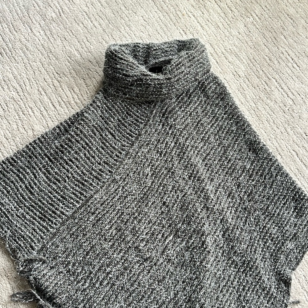 Sweater Cape. OSFM - Picture 1 of 5